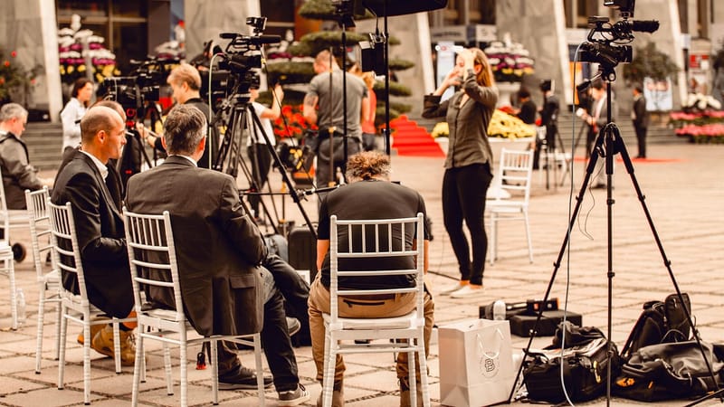 médias, journalistes, journaliste, information, nouvelles, presse, entrevue, blogueur, publier, journalisme, rapport, la communication, brun de la communauté, brun de la communication, brun de l'information, brun médias