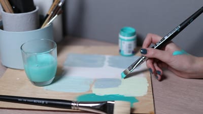 main, la peinture, peinture, pinceaux, artiste, artistique, coups de pinceau, créatif, créativité, art, loisir, couleur, palette