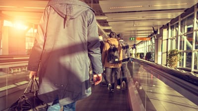 voyageur, aéroport, bagage, vacances, tourisme, vol, voyage, transport, passagers, vacance, voyager, international, bagages, sac, gens, touristique, en marchant, station