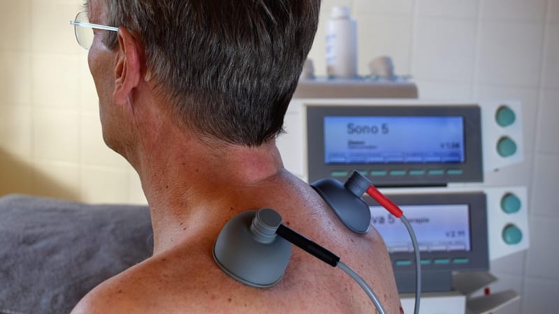 médicament, adulte, patient, gens, électrothérapie, physio, thérapie physique, électro thérapie, l'arrière, mal au dos, la douleur au cou, pension, assurance santé, assurance