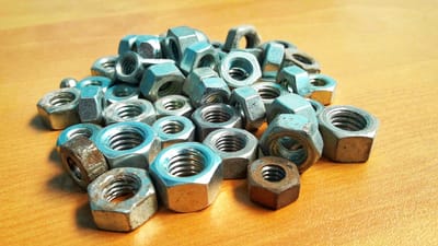 visser, l'écrou, métal, ingénierie, outils, travail, construction, technologie, matériel, mécanique, maintenance, industrie, industriel, acier, fer, brillant, outil, le moteur, équipe, réparation, atelier, équipement, développement, progrès