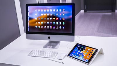lieu de travail, bureau, entreprise, tableau, ordinateur, carnet, travail, la technologie, l'internet, clavier, modernes, connexions, papier, lancement, remarques, les documents, macbook, créatifs, planification, personnes, réunion, donner, remarque