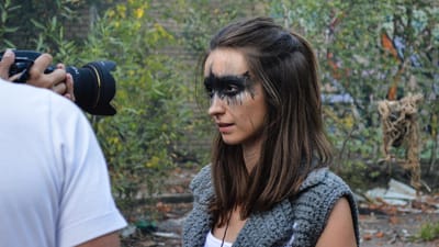 modèle, бекстейдж, se réconcilier, maquillage, femme, jeune femme, la prise de vue cinéma, clip, vidéo, opérateur, actrice, body painting