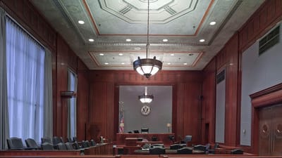 salle d'audience, bancs, des places, droit, justice, éclairage, bois, en bois, à l'intérieur, l'architecture, jury, essai, salle d'audience, droit, justice, justice, justice, justice, justice