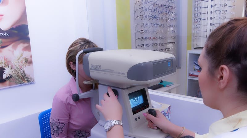 visuel, test visuel, vision, les femmes attrayantes, vue, optométriste, optique, médical, ophtalmologie, test, cataracte, lunettes, opticien, santé, bilan de santé, ophtalmologie, ophtalmologie, opticien, opticien, opticien, opticien, opticien