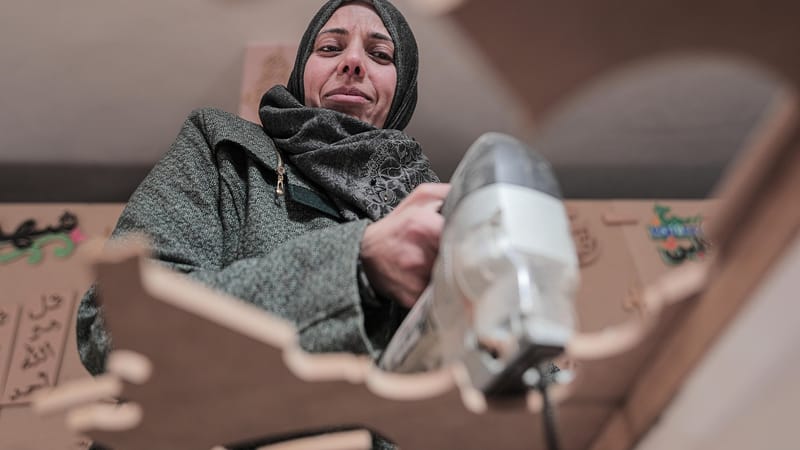 femme, hijab, ouvrier, percer, forage, menuisier, travail du bois, outil, machine, atelier, palestine, portrait, menuisier, menuisier, menuisier, menuisier, menuisier, palestine, palestine, palestine