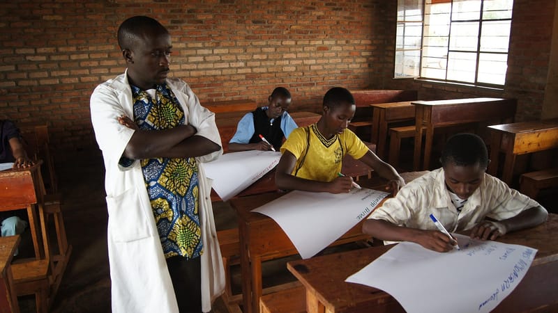 professeur, salle de classe, l'école, étudiant, élève, enseignement, brun école, brun de la salle de classe, professeur, professeur, professeur, professeur, professeur, élève, élève, élève, enseignement
