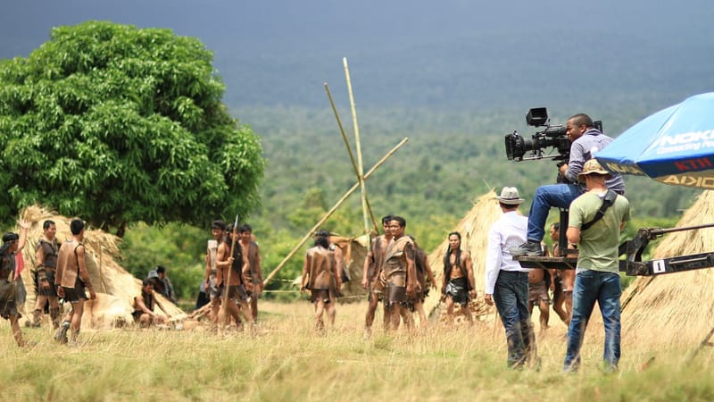 réalisateur, scène de film, cameraman, directeur de la photographie, faire des films, tribu, production de films, sur le terrain, grue