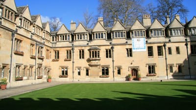 oxford, angleterre, cour, uk, l'architecture, oxfordshire, l'europe , université, anglais, britanique, repère, vieille, nature, extérieur, historique, en plein air, ensoleillé, occidental, journée, l'été, pierre, campus, célèbre, voyager, tourisme, traditionnel, vue, résidentiel, étudiant, structure