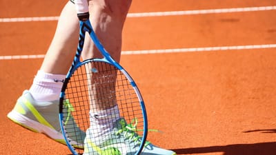 balle de tennis, joueur de tennis, raquette de tennis, balle, sportif, tennis, des sports, filet de tennis, court de tennis, terre battue, cour orange, sports de tennis, tennis, tennis, tennis, tennis, tennis