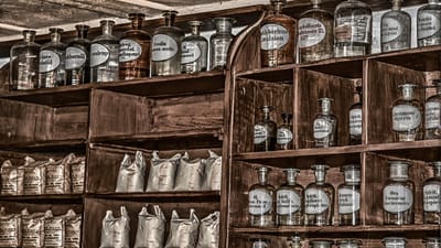 pharmacie, antique, vieille, produits chimiques, bouteilles, bouteilles en verre, étagère, anciennement, stock, récipient, bouteille, boire, médicament, outils, guérir, remèdes