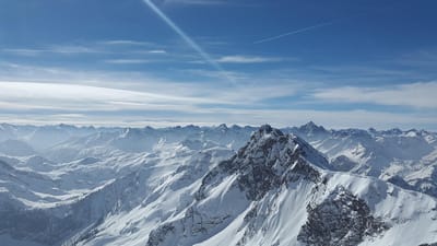 rugueux corne, alpin, tannheimer montagnes, montagne, allgäu, sommet, nature, rocheux, tremper, l'autriche, alpes d'allgäu, neige, hiver, alpinisme, tannheim, montagnes, panorama alpin, zoom arrière-plan, fond bleu, montagne bleue, bleu zoom, de neige bleu