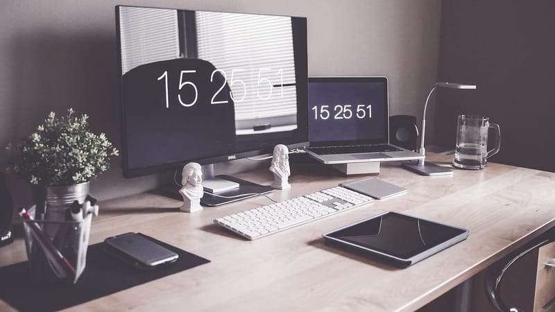 bureau à domicile, ordinateur, bureau, affichage, iphone, clavier, portable, luxe, macbook, moderne, organisé, table, tablette, la technologie, lieu de travail, ordinateur, ordinateur, bureau, bureau, bureau, bureau, bureau