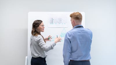 ingénieur, ingénierie, ingénieur électrique, ingénierie électrique, travail en équipe, bureau, rencontre, tableau blanc, ingénieur, ingénieur, ingénieur, ingénieur, ingénieur, ingénierie