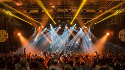 public, bande, concert, foule, festival, lumières, la musique, les musiciens, gens, performance, étape, lumières de la scène, un événement, événement en direct, fête, festival, festival, festival, festival, festival, fête