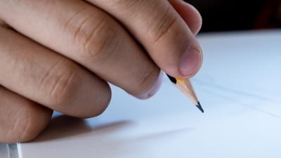 main, crayon, dessiner, les doigts, écrivez, journal intime, esquisser, l'école, étudiant