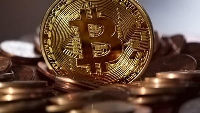 bitcoin, argent, décentralisée, virtuel, pièce de monnaie, devise, en espèces, la toile, anonyme, international, numérique, réseau, la finance, l'internet, cryptographie, crypto-monnaie, blockchain, or, btc, brun argent, brun réseau, brun finances, brown internet, brun numérique, brun web, bitcoin, bitcoin, bitcoin, bitcoin, bitcoin, btc
