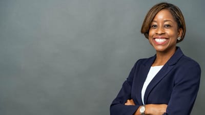 femme, dirigeant, entreprise, succès, la finance, investissement, le sourire, portrait