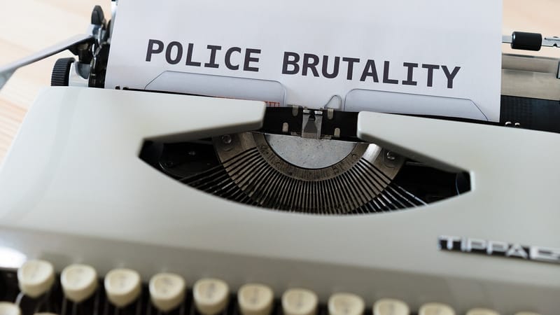 police, les violences policières, manifestation, racisme, foule, la grève, conflit, manifestants, droit, politiquement, justice, base légale, paragraphe, politique, la démocratie, gouvernement, gens, droits de l'homme, puissance, conférence des parties, bâton, spray au poivre