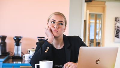 femme, ennuyait, fatigué, bureau, entreprise, rencontre, équipe, travail en équipe, la communication, réseau, commercialisation, entrepreneur, idée, carrière, cours, travailler, femme d'affaires, étudier, étudiant, interne, stagiaire, chercher, chercheur d'emploi, ennuyeuse, fatigué, fatigué, entrepreneur, entrepreneur, entrepreneur, entrepreneur, entrepreneur, stagiaire, stagiaire, stagiaire