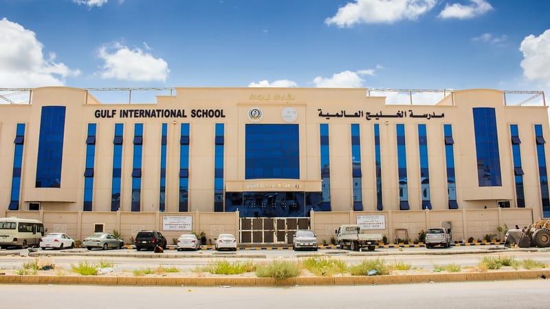 golfe école internationale, arabie saoudite, bâtiment de l'école, l'architecture, saoudien, l'école, intelligence, saoudite, apprendre, ordinateur, détaillé, bleu, la technologie, université, connaissance, éducation, des nuages, mouton nuages, sagesse, nature, amusement