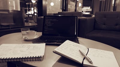 carnet, portable, ordinateur, stylo, remarques, code, programmation, café, free-lance, clavier, la technologie, entreprise, filtrer, affichage, sans fil, café restaurant
