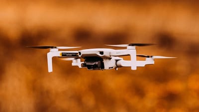 mouche, drone, les drones, drones, distance, technologie, hélice, petit, robot, electronics, contrôler, la photographie, mavic, dji, jouet, jeu, loisir, espion, retirer, caméra, objet volant, sécurité, drones, drones, drones, drones, drones