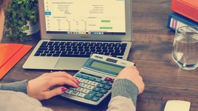 tenue de livre compte, comptabilité, impôts, règlement, calculatrice, argent, entreprise, la finance, facturation, documents, bureau, secrétariat, macbook, classeur, dossiers, comptabilité, comptabilité, comptabilité, comptabilité, comptabilité, secrétariat
