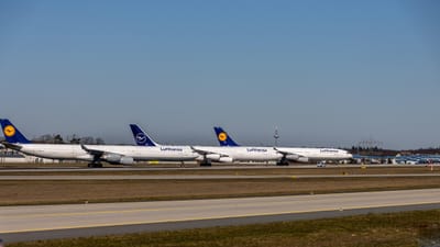 avion, aéroport, piste, vehicle, ardoise, flight, jet, décoller, airbus, landing, flying, tarmac, nature, air, ciel, extérieur, compagnie aérienne, air travel, transportation system, herbe, transportation, sitting, aviation, route
