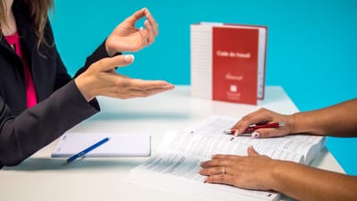 code du travail, ressources humaines, droit du travail, bureau, entreprise, employée, rouge, femme, femmes, relations de travail, veste, directrice, management, explication, ressources humaines, ressources humaines, ressources humaines, ressources humaines, ressources humaines, management, management, management