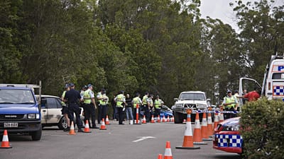 police, chercher, bloc, sécurité, enquête, recherche, inspecteur, officier, surveillance, enquêter, détective, détectives, la criminalité, cônes, route, rue, application de la loi