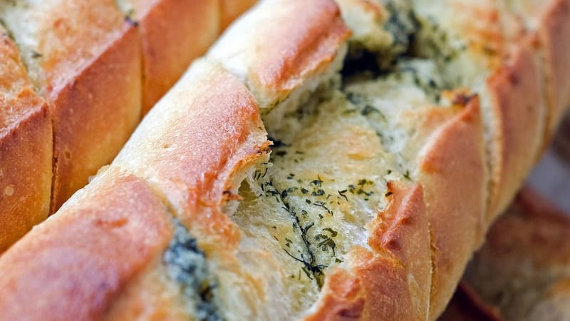 baguette, pain, baguette aux herbes, frais, délicieux, produits de boulangerie, fraîchement cuit, pain tranché, baguette française, pain français, fermer, aliments, manger, baguette, baguette, pain, pain, pain, pain, pain