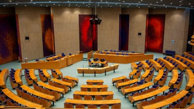 Sièges circulaires du Parlement néerlandais à Den Haag, Pays-Bas.