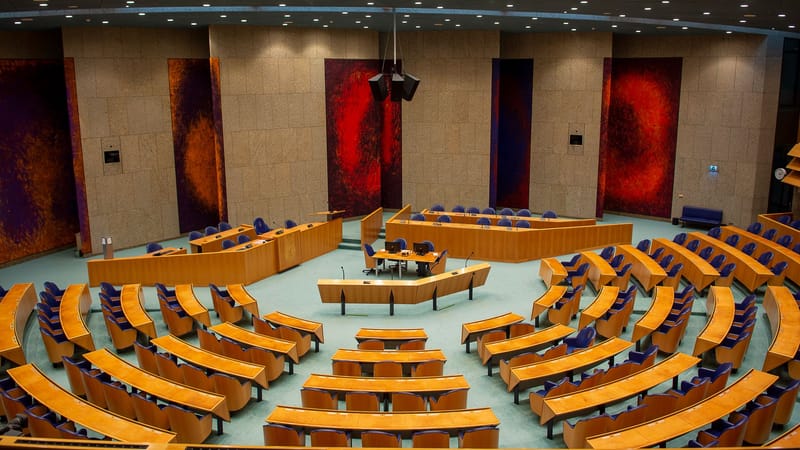 Sièges circulaires du Parlement néerlandais à Den Haag, Pays-Bas.