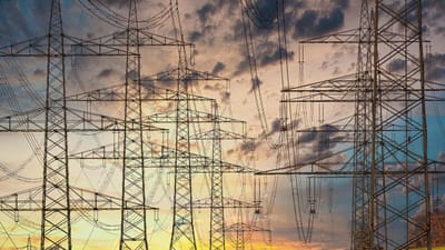électricité, nature, pylônes électriques, les lignes électriques, pylônes haute tension, haute tension, ligne à haute tension, la conduction électrique, industrie, énergie, la technologie, électrique, le coucher du soleil, multicolore, des nuages, ligne électrique, orange, jaune, bleu