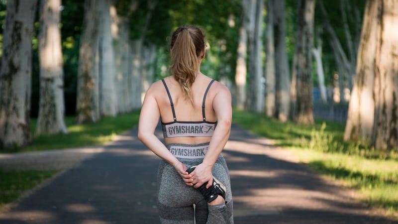 femme, aptitude, entraînement, muscles, en forme, sportif, en bonne santé, faire du jogging, exercer, actif, mouvement, fille, culturiste, athlète, force, obliger, formation, fort, biceps, corps, bras