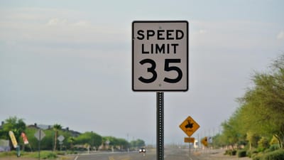 rue, signer, autoroute, voyager, transport, circulation, symbole, panneau de signalisation, conseils, la vitesse, information, entre états, droit, mi h, limite, attention, alerte