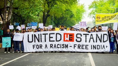 manifestation, se rallier, inde, manifestants, justice, demande, uni, racisme, de l'inde libre, racial, rue, route, signal, austérité, droit, facture, action, la démocratie, gens, ville, la cueillette, foule, politique, grouper, bannière, la grève, liberté, manifestant, mars, protester, paix, humain, publique, activiste, extérieur, gouvernement, droits, publier, non-violente, paisible, problème, la résistance, placard, texte, révolution, signer, symbole, affiche, social, un message, les tribus,