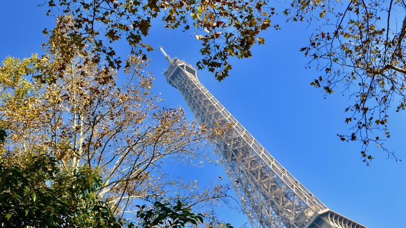 tour eiffel, tour eiffel monument historique, paris, photo inclinaison tour eiffel, architecture métal, trois étages, poids 10100 tonnes, hauteur 324 mètres, paris france, capitale, ville touristique, monument