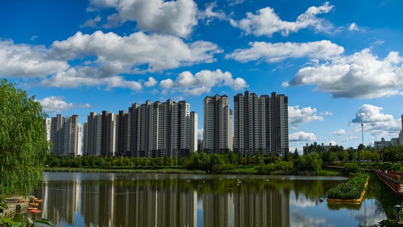 immeubles, fleuve, gratte-ciel, horizon, appartements, complexe d'appartements, copropriétés, immeubles de grande hauteur, réflexion, mise en miroir, ville, paysage, réservoir, l'architecture, immobilier, extérieur, développement