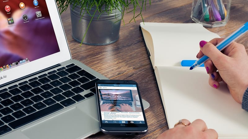 bureau, remarques, bloc-notes, entrepreneur, main, secrétaire, employeur, macbook, l'écriture, stylo, iphone, iphone 6, comptabilité, travail, lieu de travail, bureau à domicile, femme, bureau, bureau, entrepreneur, secrétaire, comptabilité, travail, travail, travail, travail, travail