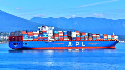 cargos, les navires porte-conteneurs, port, maritime, transport, expédition, exportation, importer, commerce international, pittoresque, paysage, entreprise, industrie, le bleu de l'industrie