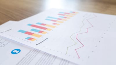 financier, analytique, se brouiller, entreprise, fermer, document, concentrer, graphiques, papier, travailler, une analyse, graphique, économie, la finance, investissement, bureau, planifier, rapport, stratégie, succès, en train d'étudier, richesse, stock, statistique, de conseil, commerce, de travail, graphique, graphique, graphique, rapport, rapport, rapport, rapport, rapport, statistique