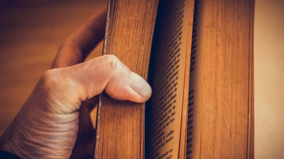 livre, pages de livre, lis, main, garder, en train de lire, récit, pages