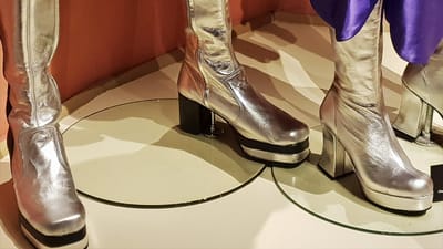 les chaussures, d'or, abba, pop, brillant, décoratifs, costume, musicien, grouper, la scène, lueur, briller, excellent, irisés, bottes, concert, chant, la star de la musique pop, 80, élégant, lichtspiel, légendaire, talons hauts, chaussures femme, nouvel an
