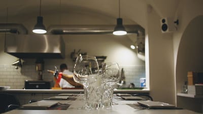 cuisine, le restaurant, chef, cuisson, table, lunettes, assiettes, brown cuisine, brun de cuisson, brown restaurant, brun table, verre brun, brown verres, brown chef