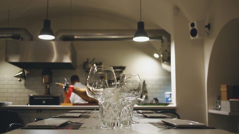 cuisine, le restaurant, chef, cuisson, table, lunettes, assiettes, brown cuisine, brun de cuisson, brown restaurant, brun table, verre brun, brown verres, brown chef