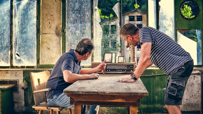 hommes, analyser, homme, discuter, la démo, stratégie, idée, échange, analyse, question, planifier, concept, équipe, présentation, planification, la communication, publicité, discuter, discuter, discuter, discuter, discuter