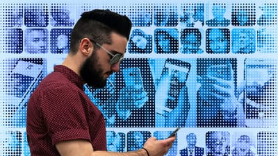 gens, réseau, smartphone, main, photomontage, visages, gallerie de photos, monde, population, médias, système, web, nouvelles, connexion, lié, uns avec les autres, ensemble, effort, commentaires, relation, fraternité, démocratisation, service, numérique, un égal, impression, impressions, copains, amical, relation amicale, paix, communauté, travail communautaire, coopérative, global, mondialisation, grouper, action, interaction, collaboration, collégial, la communication, consommateur, coopérer, 