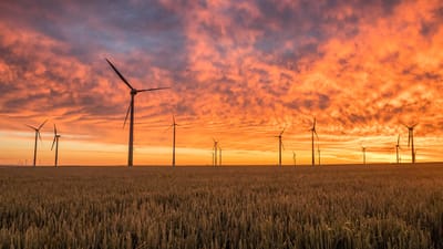 moulins à vent, des champs, le coucher du soleil, des nuages, ciel, nuage, crépuscule, éoliennes, nature, énergie renouvelable, horizon, énergie éolienne, l'énergie éolienne, énergie alternative, énergie verte, sur le terrain, lever du soleil